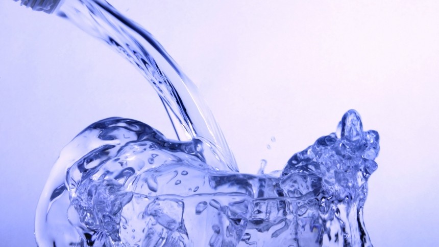Пить — здоровью вредить: почему вода может быть опасной для почек