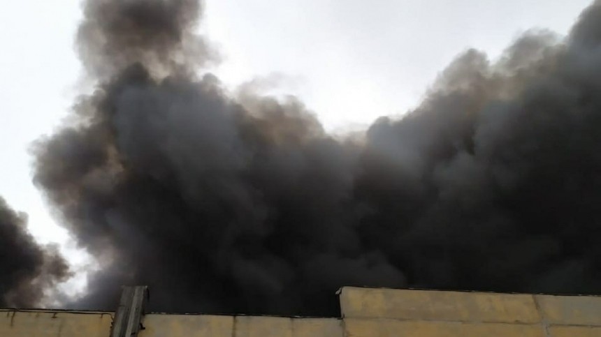 Крупный пожар произошел на складе Ozon в Подмосковье
