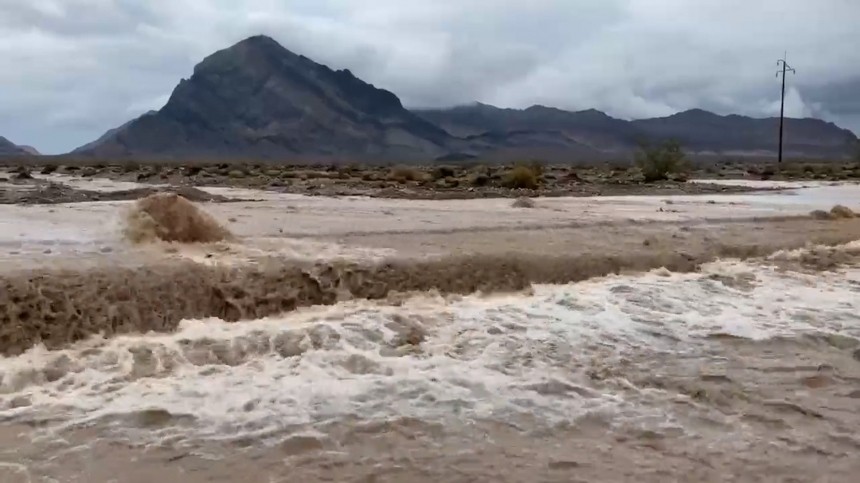 Сотни людей рискуют погибнуть в Долине смерти в США из-за наводнения