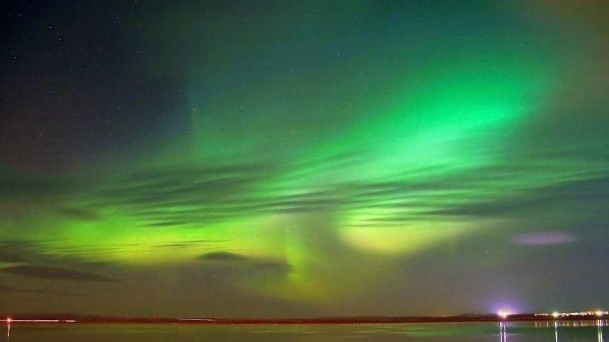 Свечение наблюдали на Ладоге и в Финском заливе. Оно появилось раньше обычного.