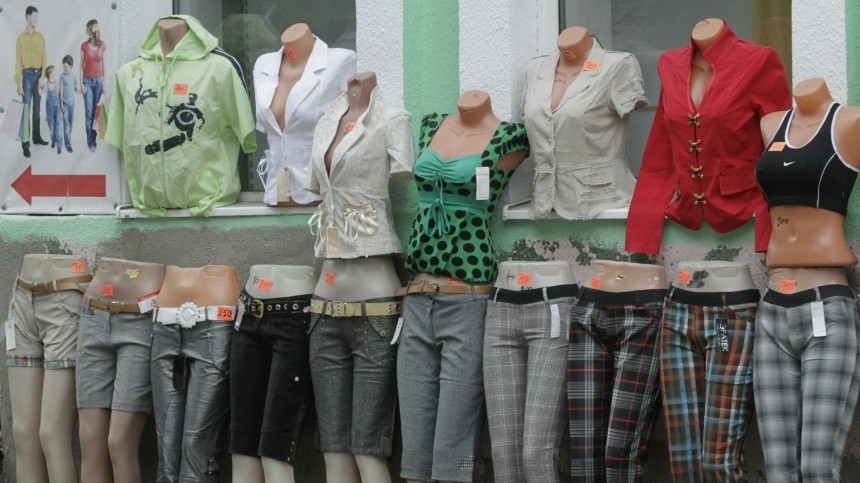 Россияне стали чаще покупать одежду в секонд-хендах