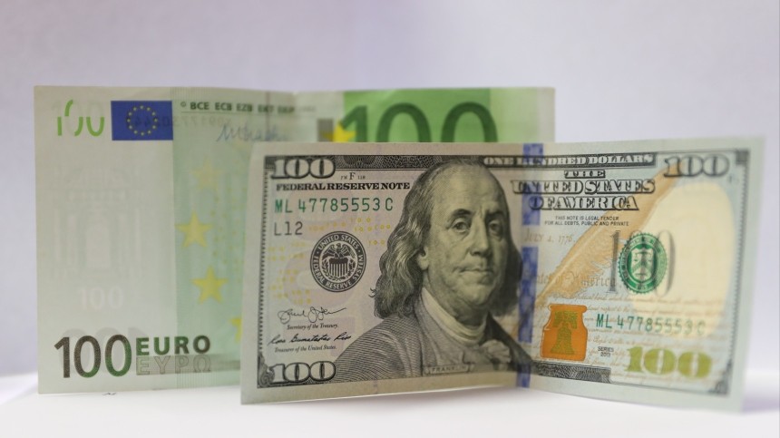 Центробанк РФ разрешил продавать населению доллары и евро из разных источников
