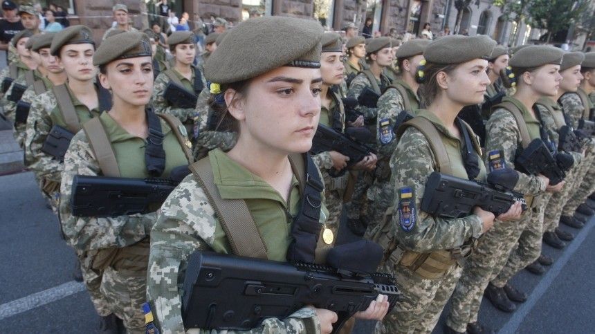 Отправляя на верную смерть: на Украине приступят к подготовке женщин-боевиков