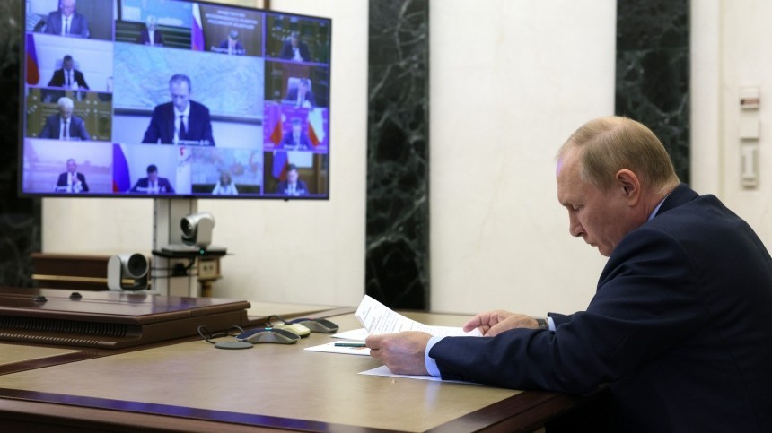 Путин взял ситуацию с лесными пожарами на личный контроль