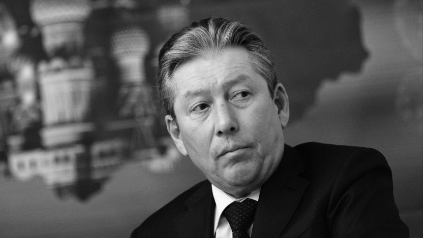 Председатель совета директоров Лукойла выпал из окна ЦКБ и погиб