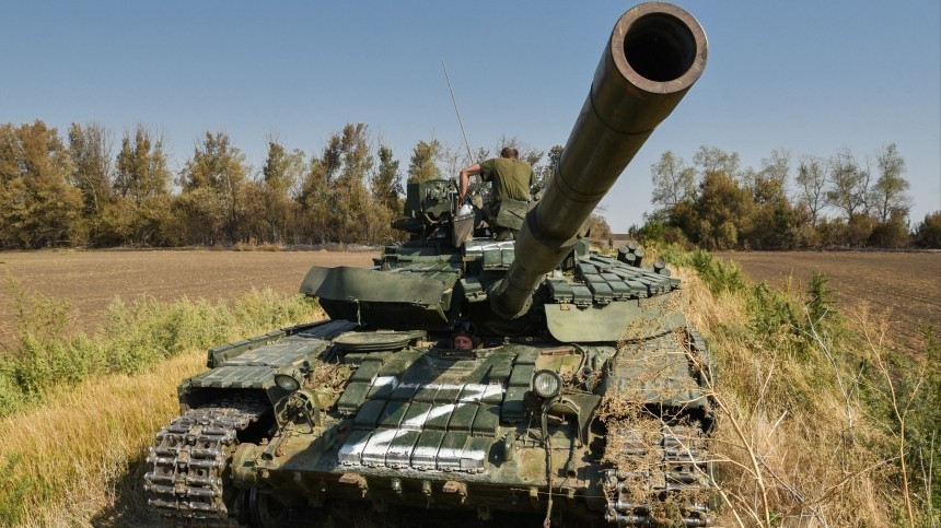 Военкор Известий показал огневую мощь танкового батальона ДНР в действии