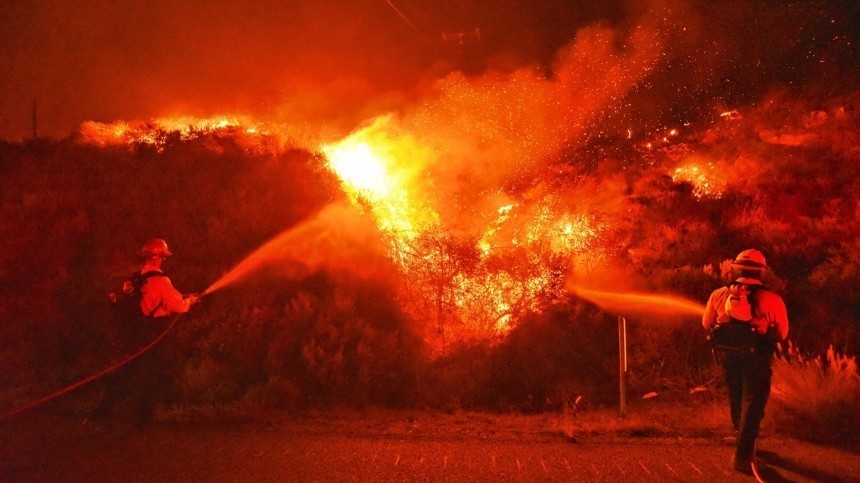 Огненные холмы: в Калифорнии бушуют лесные пожары