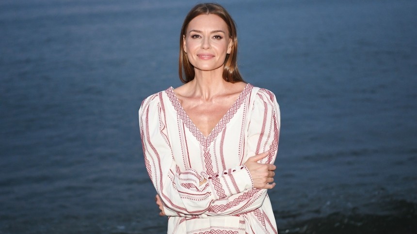То ли русалка, то ли утопленница: Толкалина удивила поклонников кадрами в воде
