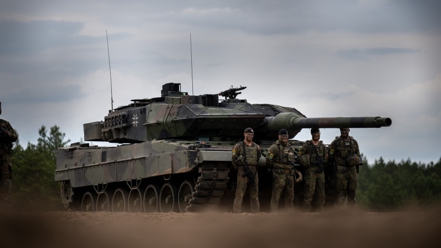 Столтенберг заявил о размещении новых сил НАТО на границе с Россией