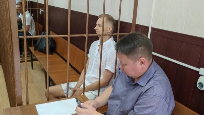 Арестованных за автопробег братьев-мажоров Хитровых выпустили из ИВС Москвы