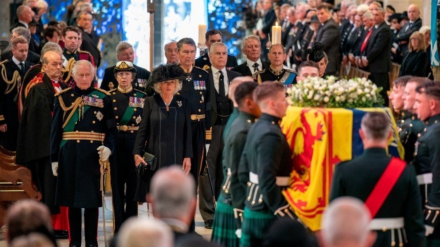Подготовка к погребению тела Елизаветы II будет отличаться от традиционных ритуальной церемонии прошлых монархов Великобритании.