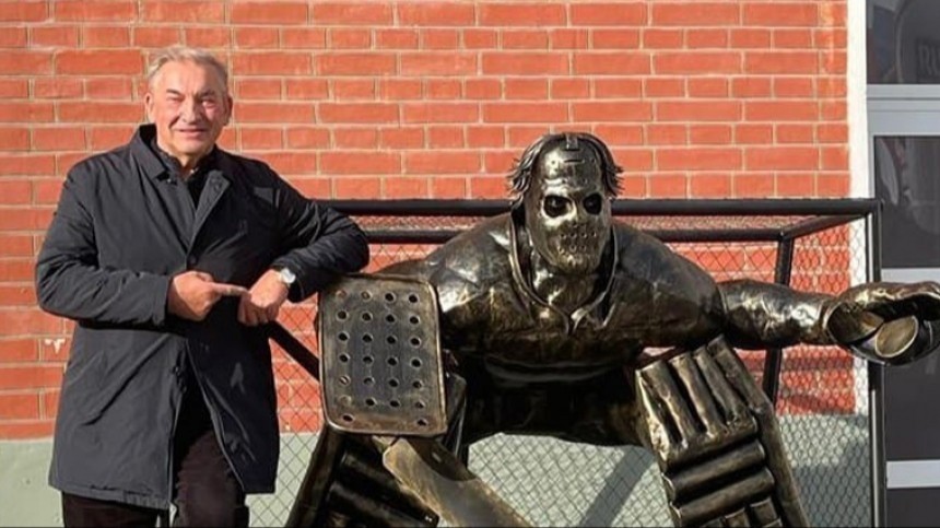 Много мистицизма: в Москве открыли памятник легендарному хоккеисту Третьяку