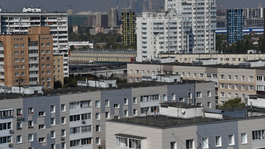 В Москве поймали упавшего с балкона четвертого этажа ребенка