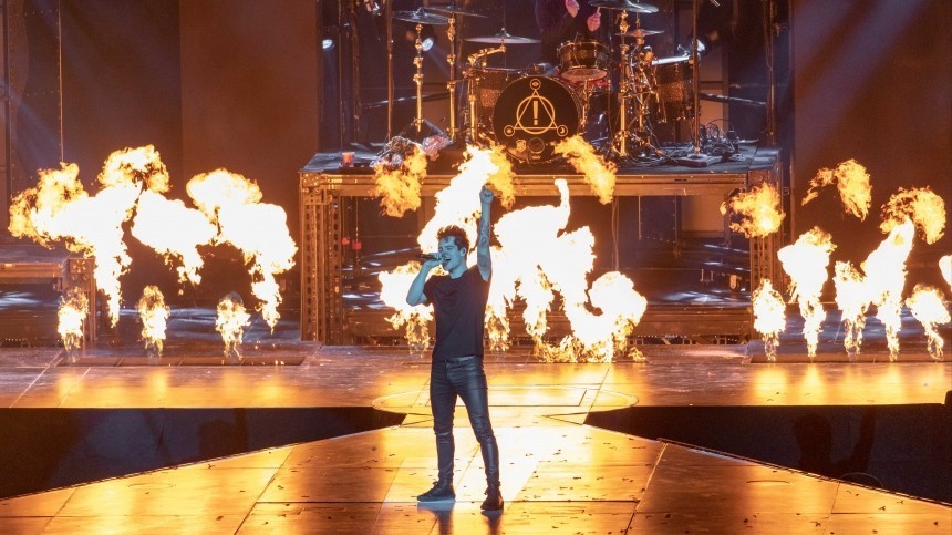 Зажгли по полной: во время концерта рок-группы Panic! At the disco произошел пожар