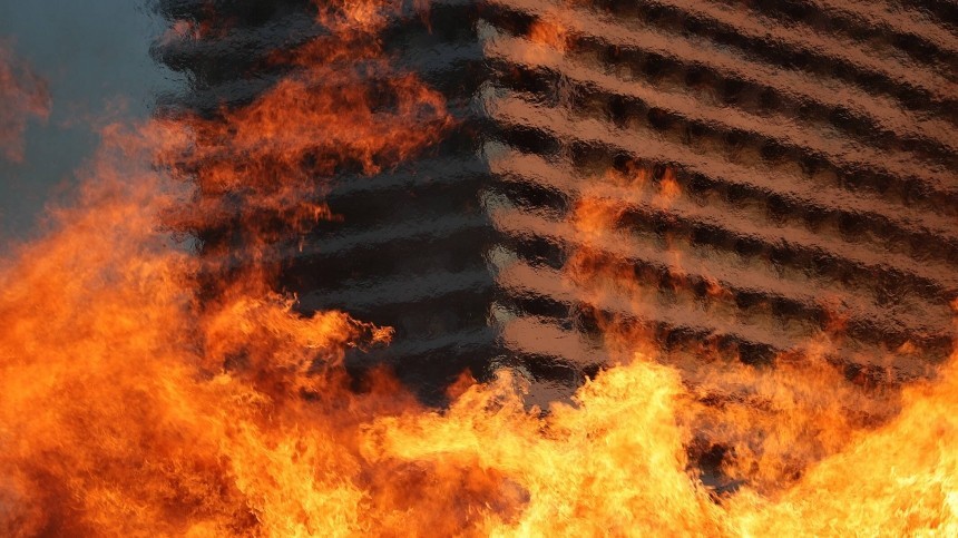 Чудом выжили: пожар уничтожил небоскреб в Китае за считанные минуты