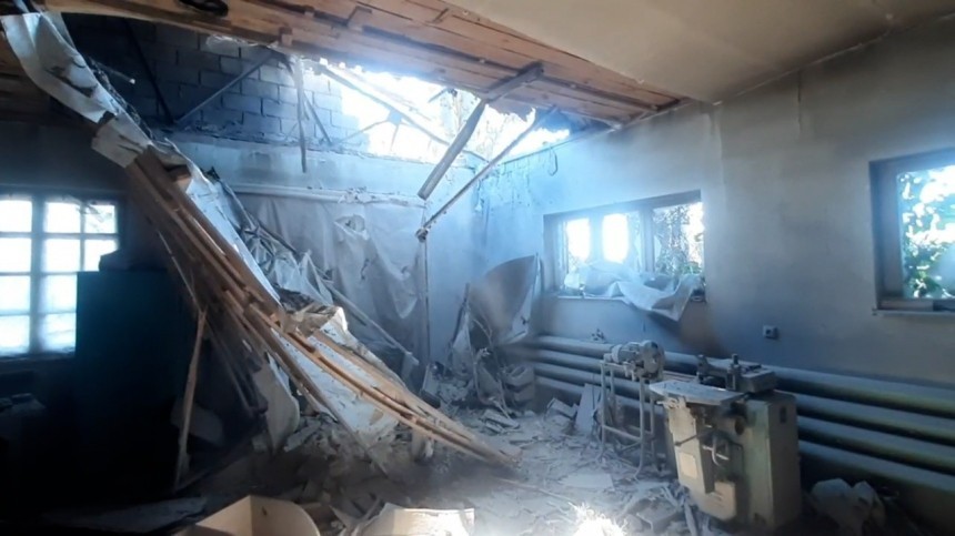 Опубликованы кадры последствий обстрела Кировского района Донецка