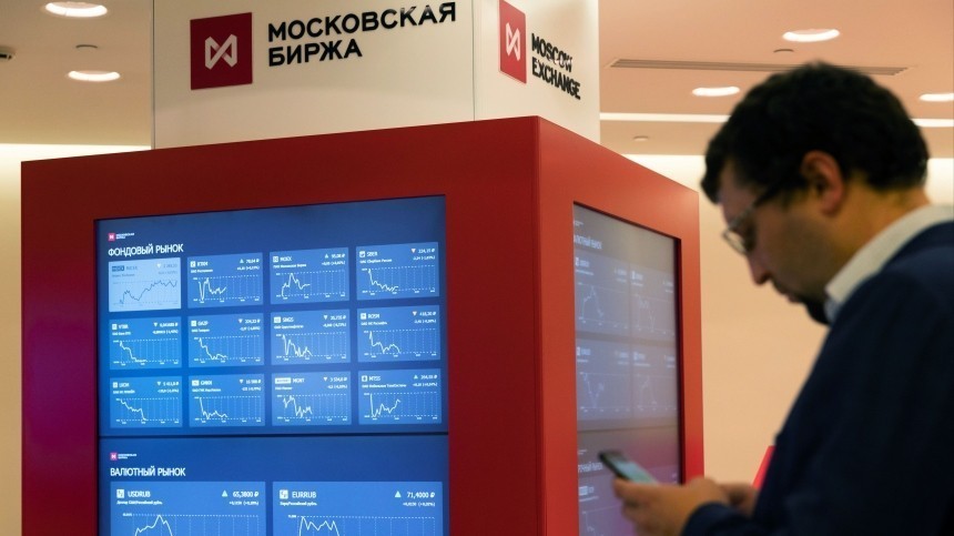 На Мосбирже распродают бумаги Лукойла и Роснефти