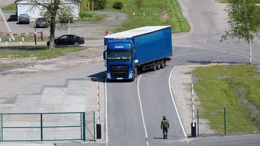 Два стула: Казахстан не хочет терять расположение ЕС, но не сможет без России
