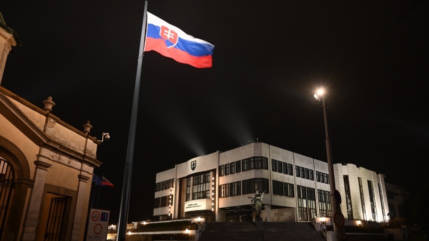 Жители Словакии требуют отставки премьер-министра Хегера