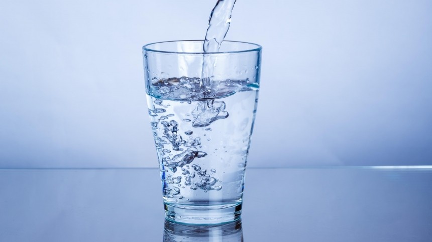 Вода способна запустить все обменные процессы, а соблюдение питьевого режима способствует их ускорению.