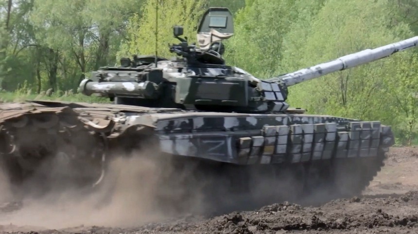 Выдерживает спокойно гранатометы: как российские танки уничтожают позиции ВСУ