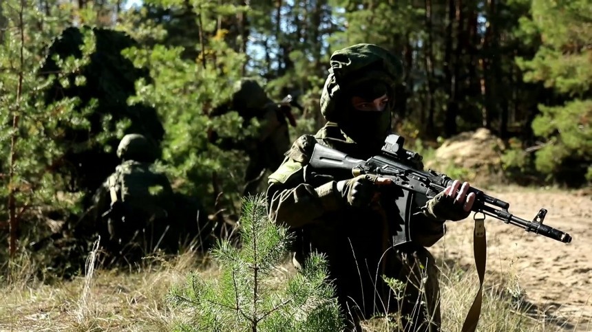Боевая работа гаубиц Мста-С и войск связи: лучшее видео за день из зоны СВО