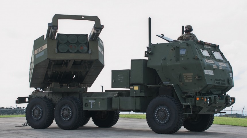HIMARS и сникерс: детей в США обстреляли конфетами из РСЗО
