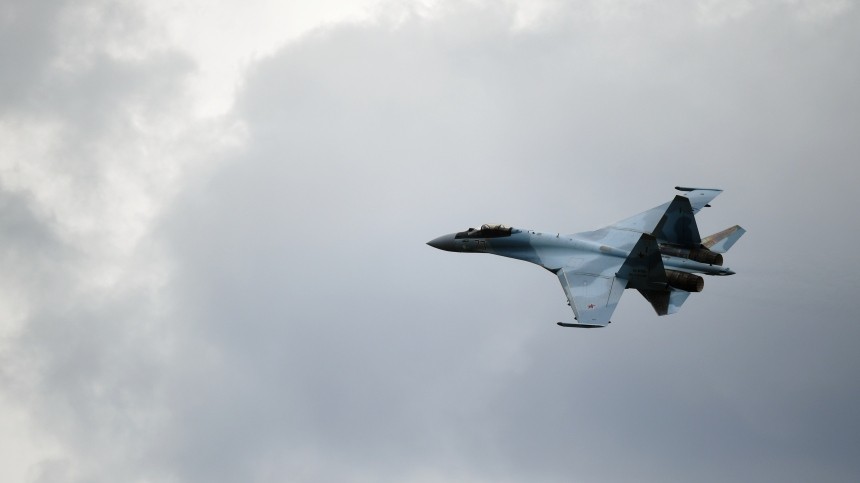 Экипажи Су-35С продолжают уничтожать технику ВСУ: лучшее видео из зоны СВО за день