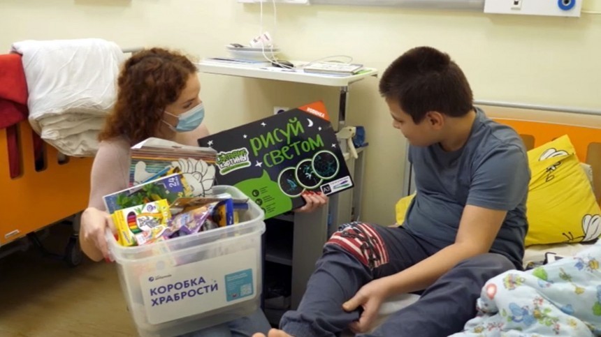 Студенты Санкт-Петербургского политеха передали подарки в Клинику детской хирургии