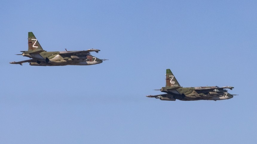Минобороны России опубликовало видео ударов Су-25 по позициям и технике ВСУ