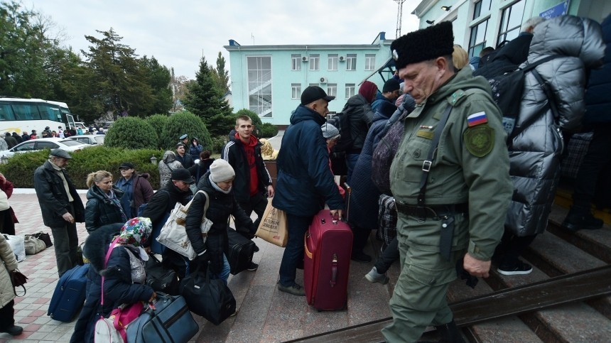 Эвакуация продолжается: оставшиеся жители Херсона покидают регион