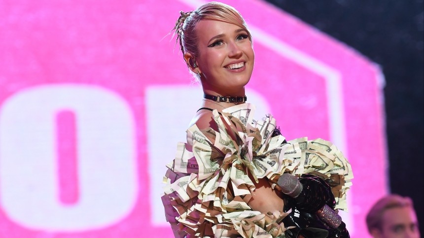 Клава Кока вновь продала билет на свой концерт за десять миллионов рублей