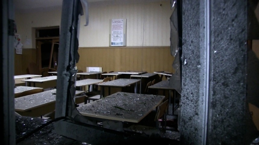 Один из десяти выпущенных снарядов ВСУ по Донецку попал в школу