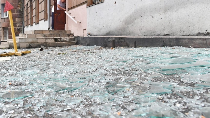 В Донецке под окнами квартиры убитой ВСУ семьи украинский снаряд вновь унес жизнь человека