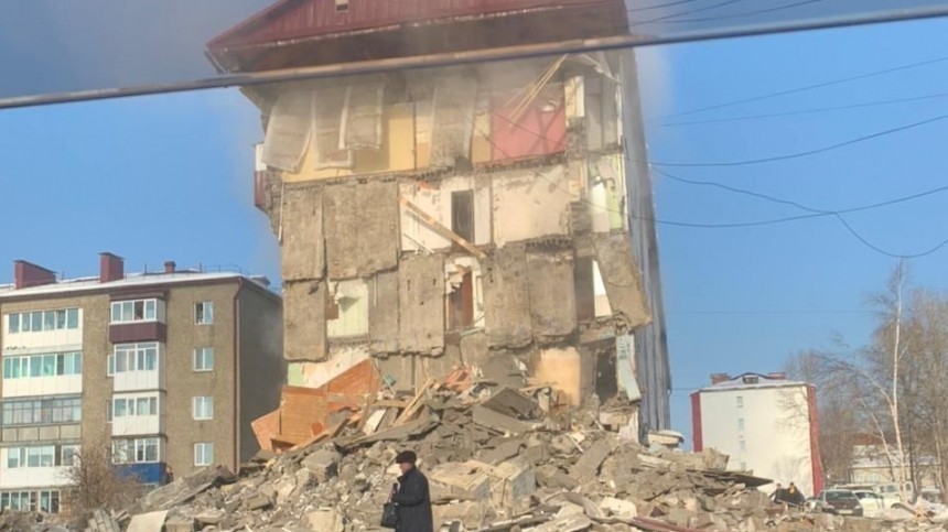 Момент взрыва газа в жилом доме в Сахалине попал на видео  есть погибший