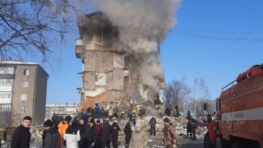 Погиб один человек, девять пострадали при взрыве в доме в Сахалинской области