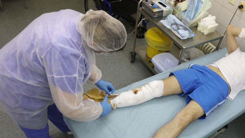 Российские врачи научились полностью восстанавливать конечности раненых бойцов