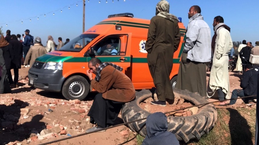 Двенадцать человек погибли при столкновении грузовика с автобусом в Египте