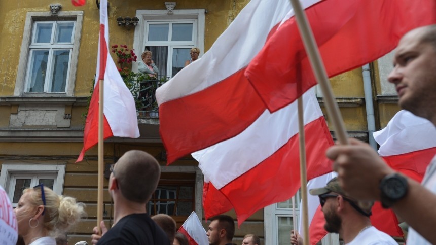 Политолог: Польша потребовала от Украины не извинений за Волынскую резню, а ее землю