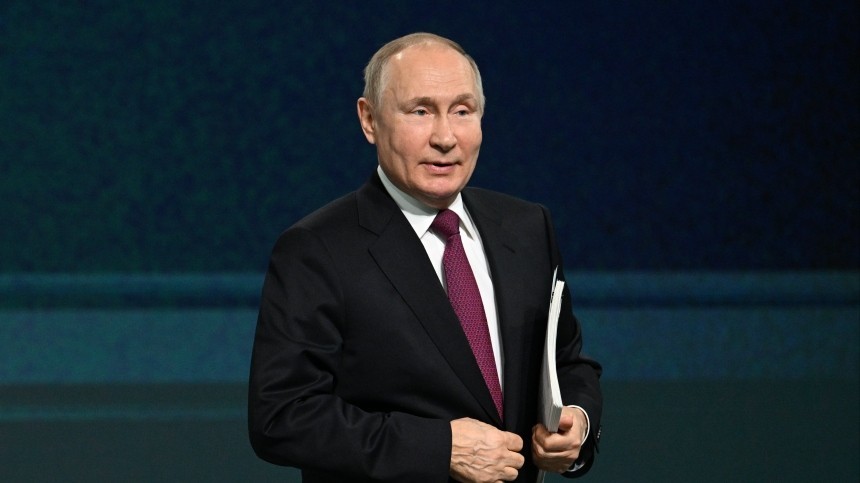 Путин поставил задачу внедрить технологий ИИ во всех сферах