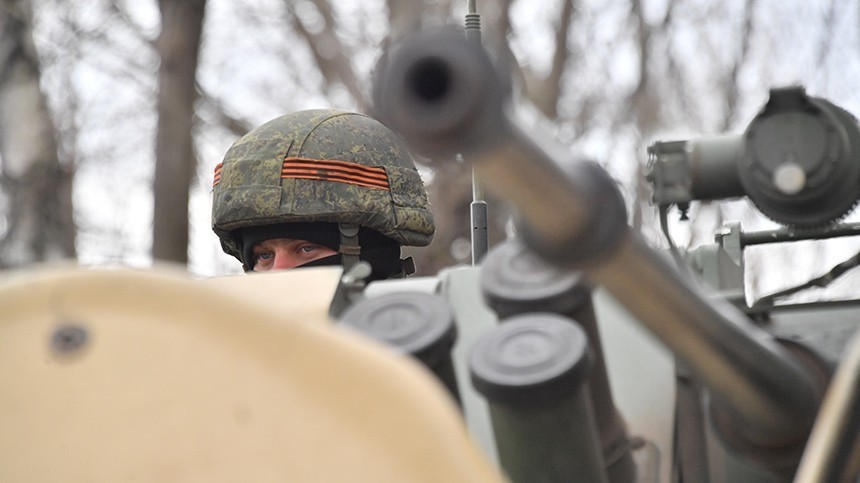 Военкор Известий показал, как российские военные наступают на Авдеевку