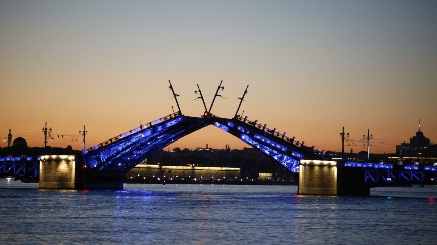 В Петербурге завершается сезон разводки мостов