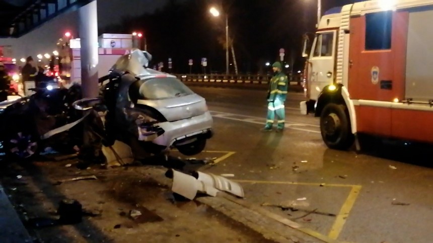 Два человека погибли в ДТП на севере Москвы  видео с места аварии