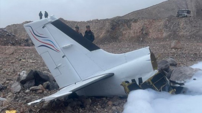 Двое россиян погибли при крушении самолета в Армении