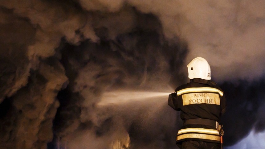 Один человек погиб при пожаре на жилом доме в Москве