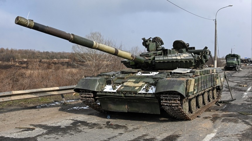 Слышны крики: разведчик рассказал, что украинских военных заваривают в танках