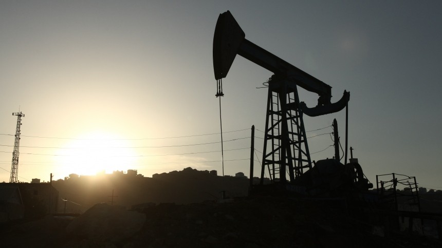 Песков: Россия готовит ответ на введение Западом потолка цен на нефть