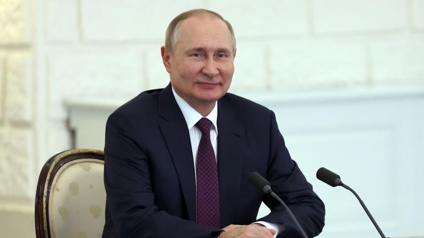 В Китае высмеяли Макрона после слов о взгляде Путина и потере дара речи