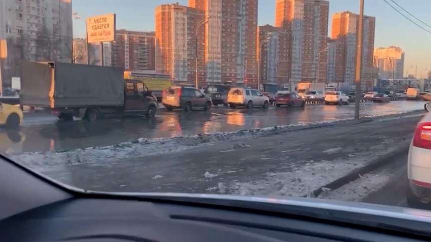 В Москве под воду ушло Дмитровское шоссе