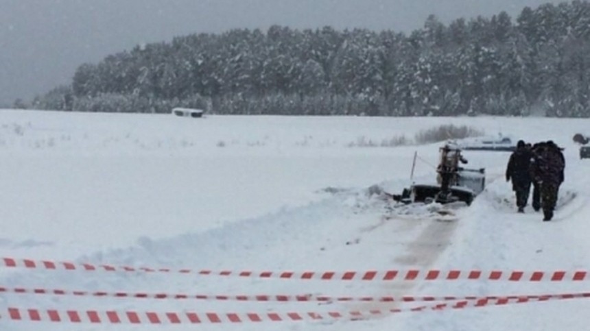 В Приморье фура с лесоматериалами провалилась под лед